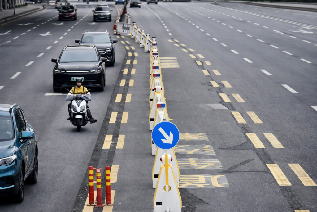 Robotic tidal lanes and the future of reversible streets